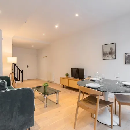 Fully Equipped Duplex With Exterior And Parking !